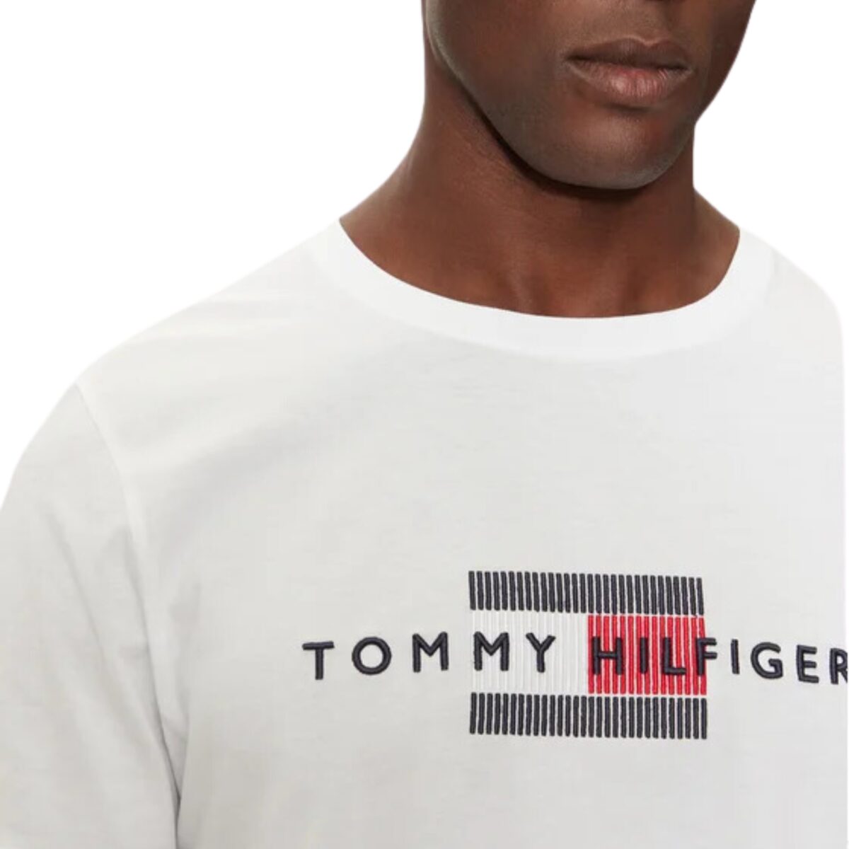 T-shirt Tommy Hilfiger con ricamo bandiera
