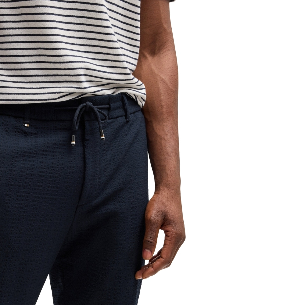 Pantaloni formali Hugo Boss in tessuto seersucker elasticizzato