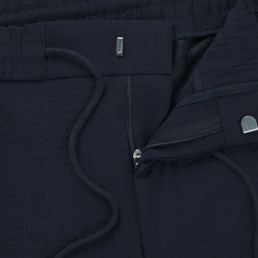 Pantaloni formali Hugo Boss in tessuto seersucker elasticizzato