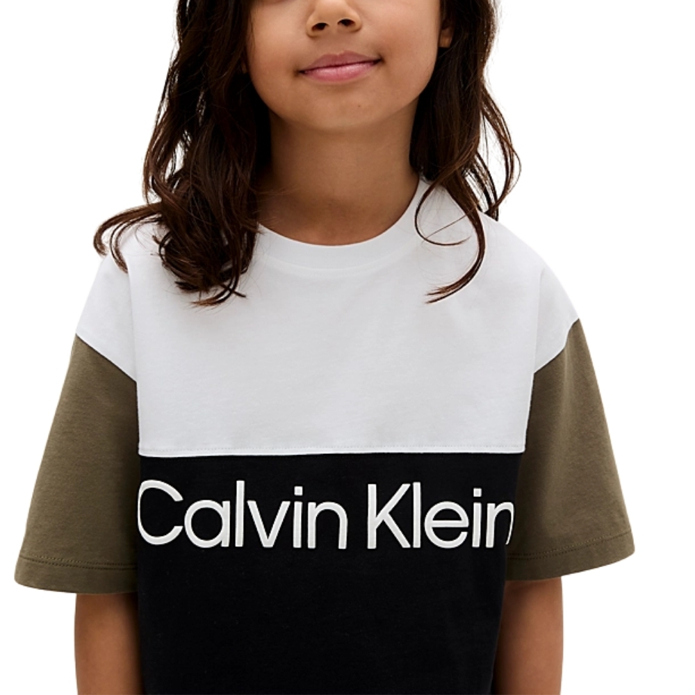 T-Shirt Calvin Klein junior con logo a righe grosse colorate