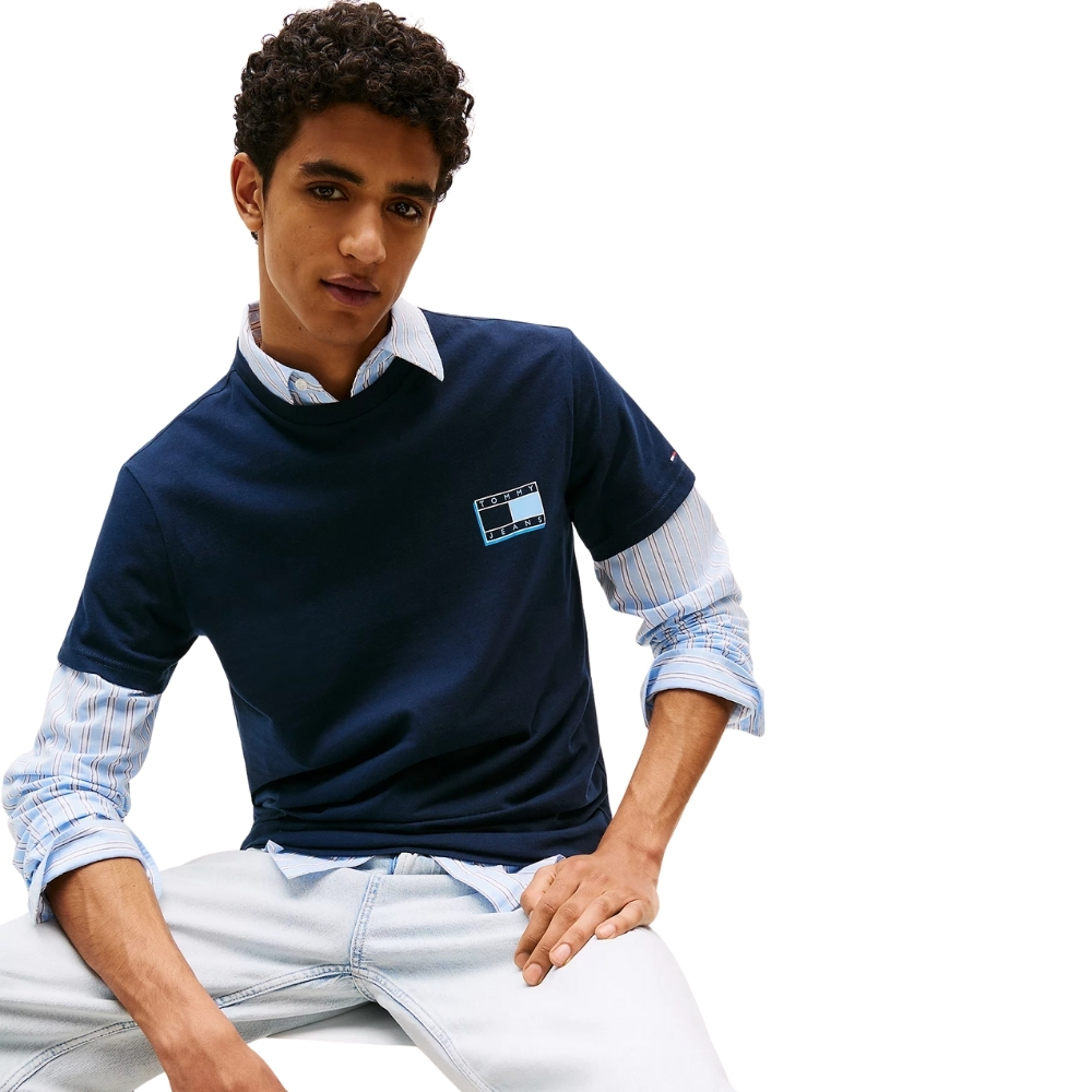 T-shirt Tommy Jeans slim fit con logo tono su tono