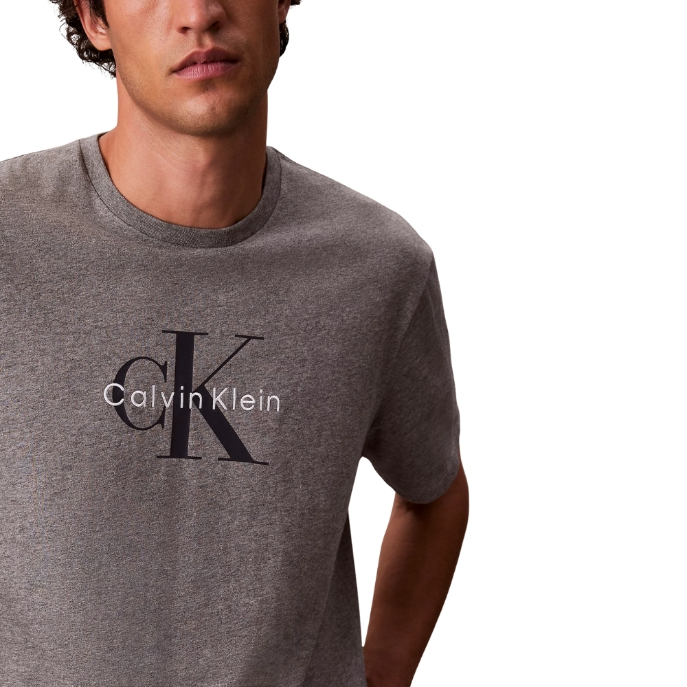 T-shirt Calvin Klein con monogramma con logo
