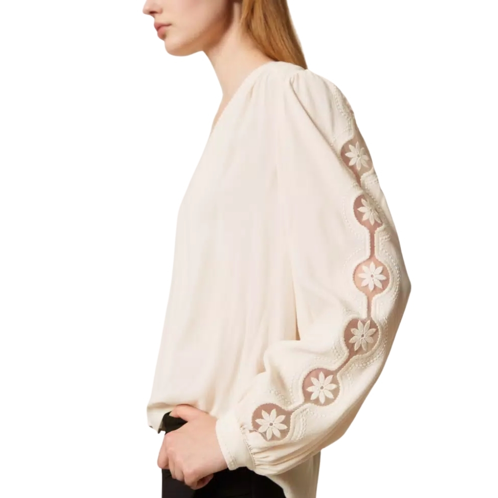 Blusa Twinset in crepe con ricamo