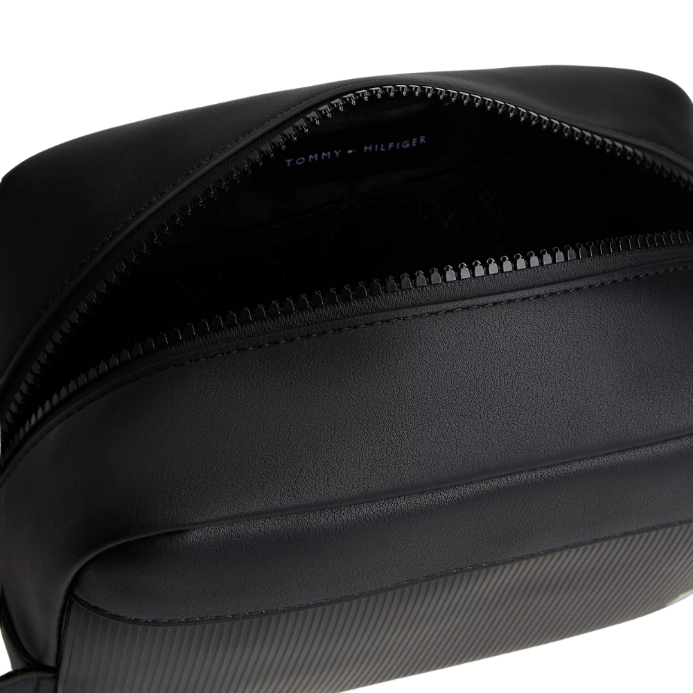 Pochette Tommy Hilfiger con finitura a coste e logo