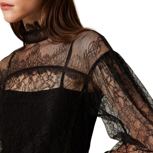 Blusa Twinset in pizzo con volant