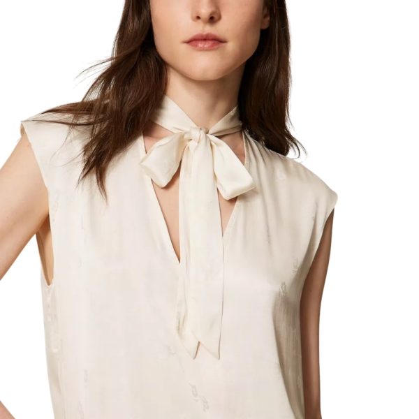 Top Twinset in raso jacquard con fiocco