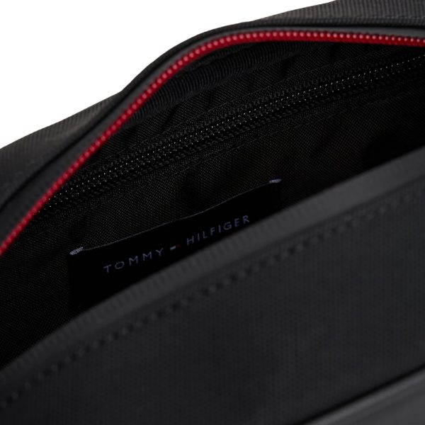 Pochette Tommy Hilfiger con texture a contrasto