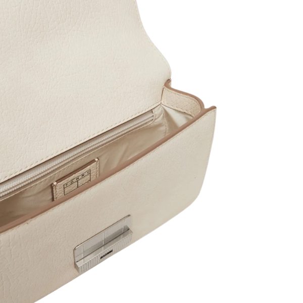 Borsa Tommy Jeans con patta e placchetta