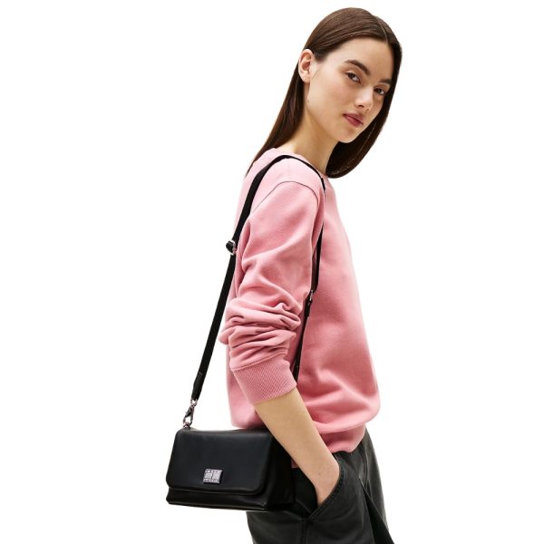 Borsa a tracolla Tommy Jeans con patta e logo in metallo