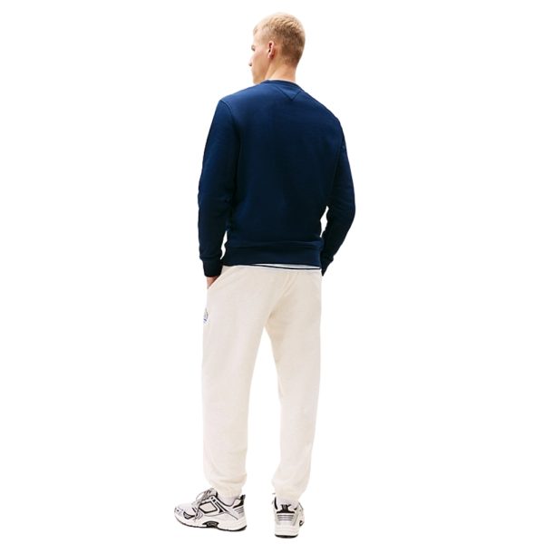 Felpa Tommy Jeans con distintivo Tommy tono su tono