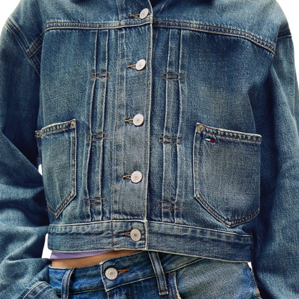 Giacca Tommy Jeans relaxed fit in denim leggero con logo