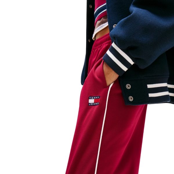 Joggers Tommy Jeans relaxed fit in maglia con distintivo