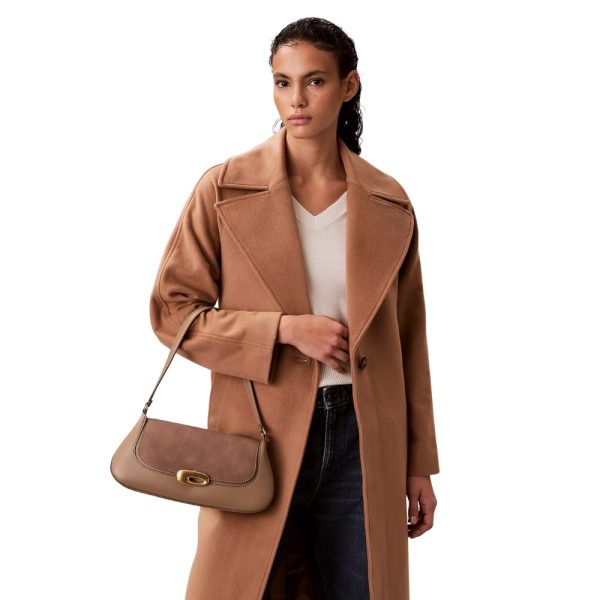 Borsa Calvin Klein da spalla in camoscio spazzolato incisa