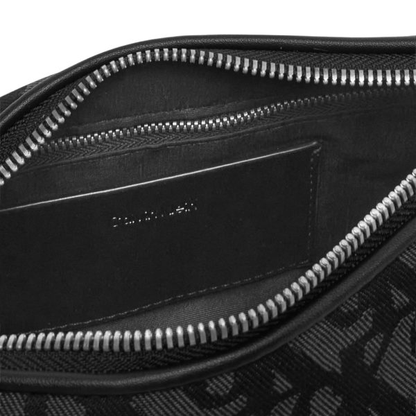 Borsa da spalla Calvin Klein convertibile in jacquard con logo
