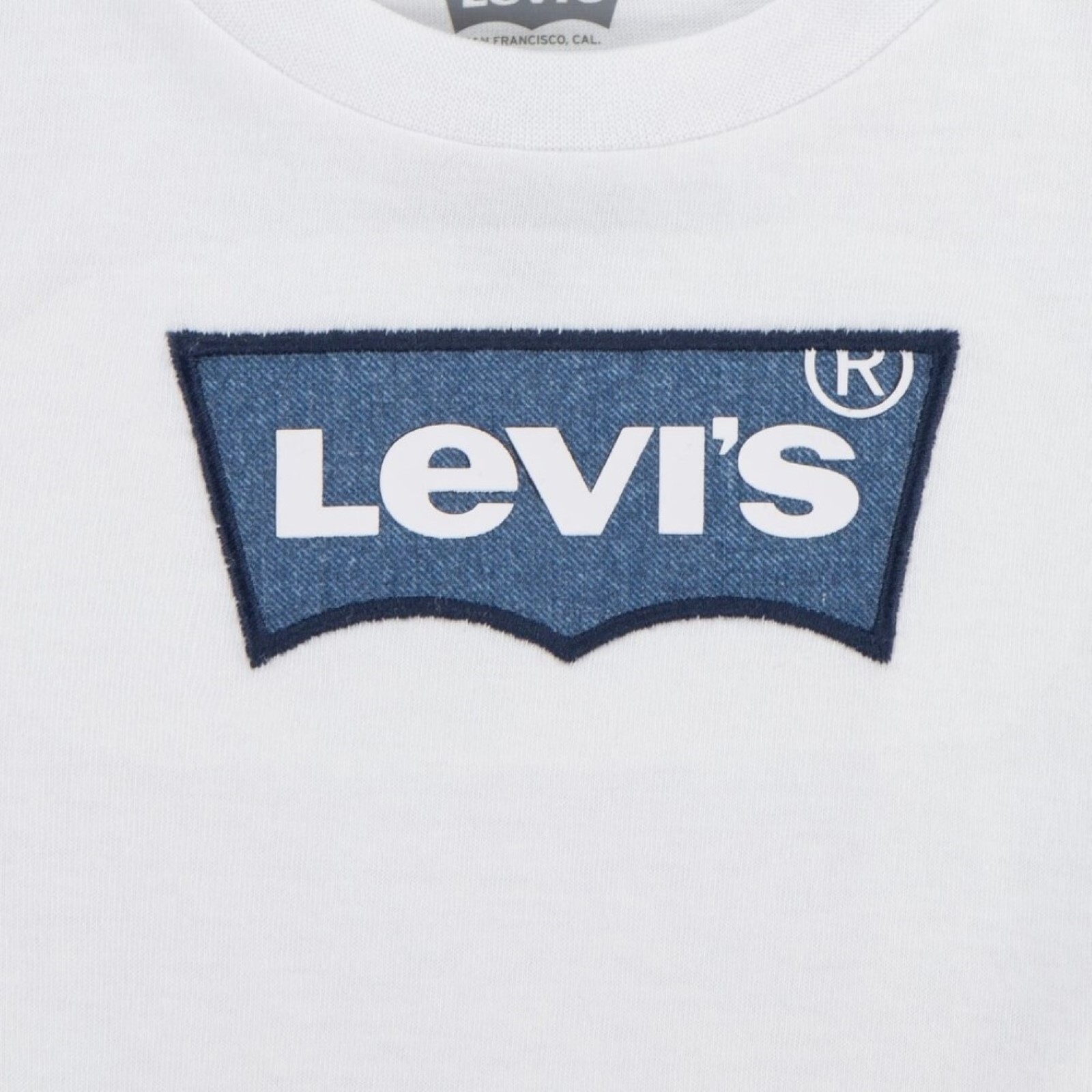 bambino_abbigliamento_tshirt_leviskids_nosmlk9em318p26_117714_849_3_hd.jpg
